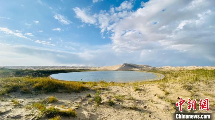 圖為青海湖沙島風光?！±罱瓕?攝