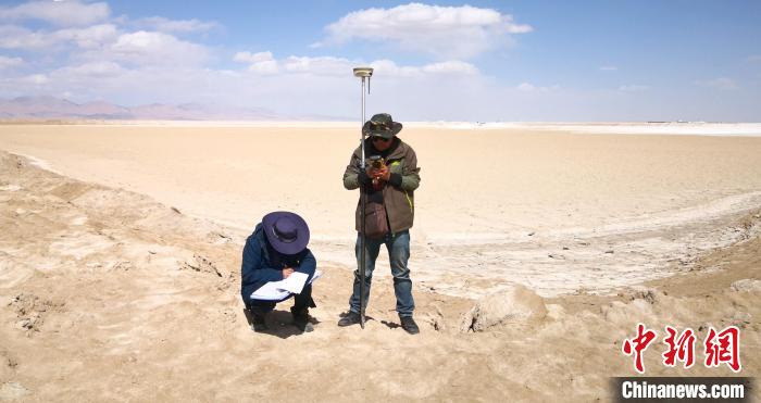 圖為鹽湖礦產(chǎn)資源國情調(diào)查。(資料圖) 柴綜院 供圖