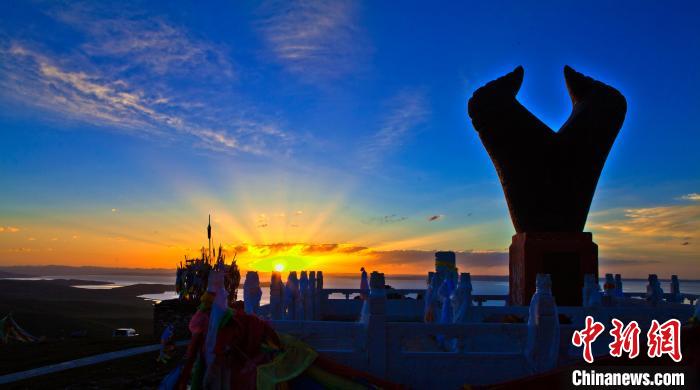 資料圖為果洛州境內(nèi)的黃河源頭牛頭碑?！」逯菸麄鞑抗﹫D