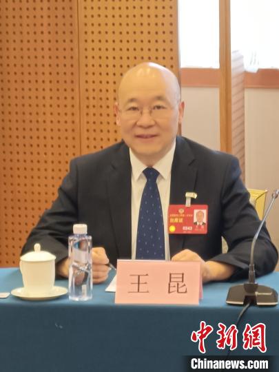 圖為全國(guó)政協(xié)委員，農(nóng)工黨青海省委會(huì)主委王昆?！∈茉L者供圖