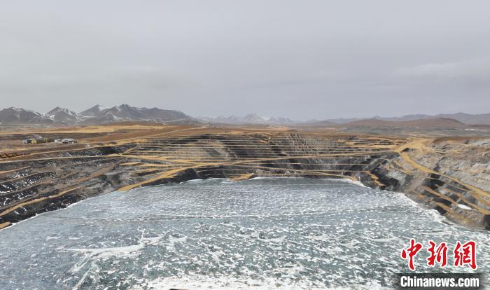 航拍圖為青海省海西蒙古族藏族自治州天峻縣木里礦區(qū)?！●R銘言 攝