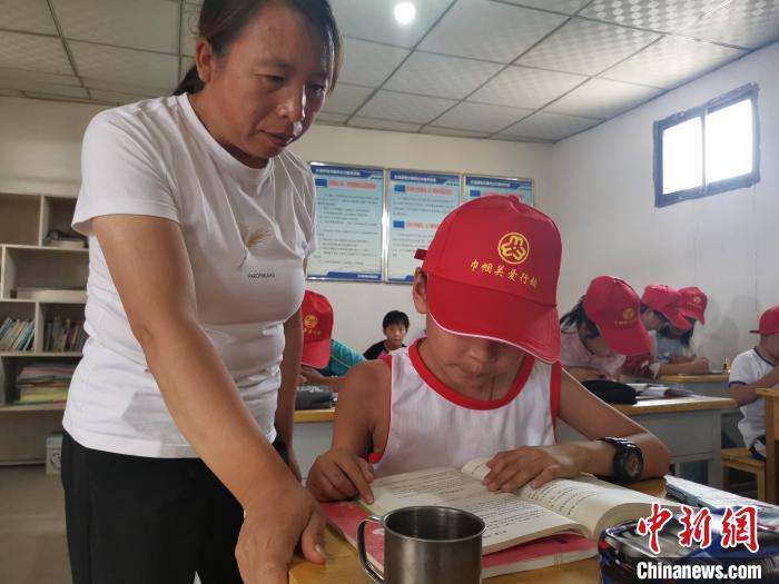 甘肅鄉(xiāng)村巾幗標兵干一行愛一行：教書、建勞務(wù)施工隊成“大拿”