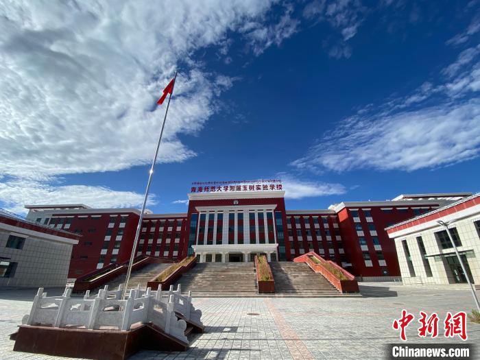 瀾滄江畔開(kāi)出“教育格?；ā保含F(xiàn)代教育和生態(tài)教育并重