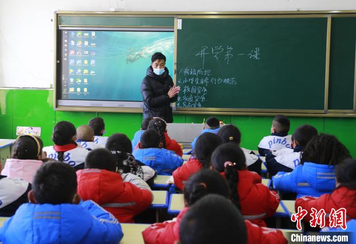 圖為學(xué)生正在上課?！●R銘言 攝