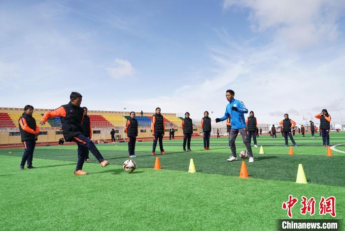 圖為孩子們正在進行訓(xùn)練?！●R銘言 攝