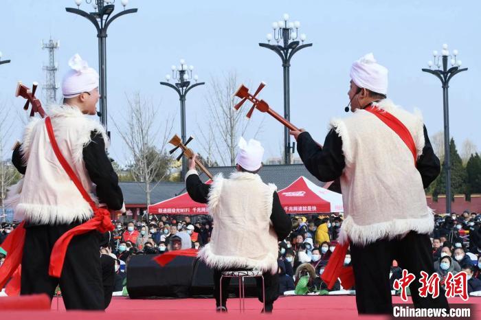 圖為陜北說書展演?！×赫赵?攝