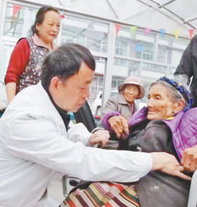 傾情助人，守護(hù)鄉(xiāng)親健康