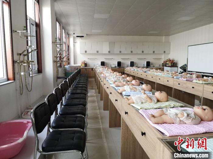 由人社部重點(diǎn)幫扶打造的“天鎮(zhèn)保姆”，已成為全國(guó)知名的勞務(wù)輸出品牌?！》尔惙?攝