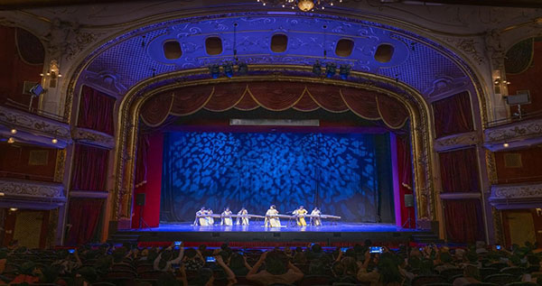 2024匈牙利青少年國(guó)際音樂(lè)會(huì)節(jié)目《戰(zhàn)臺(tái)風(fēng)》表演舞臺(tái)現(xiàn)場(chǎng)。兒促會(huì)藝教委供圖