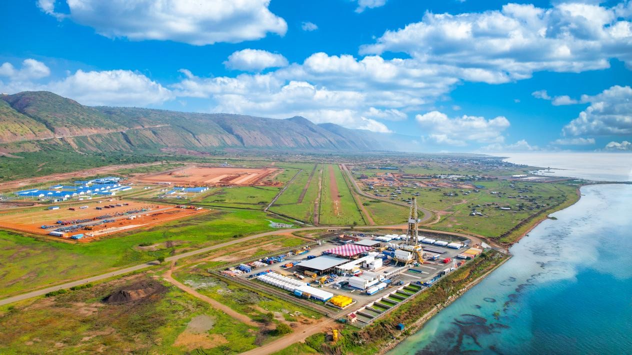 翠鳥(niǎo)油田開(kāi)發(fā)項(xiàng)目現(xiàn)場(chǎng)航拍圖。田雨攝