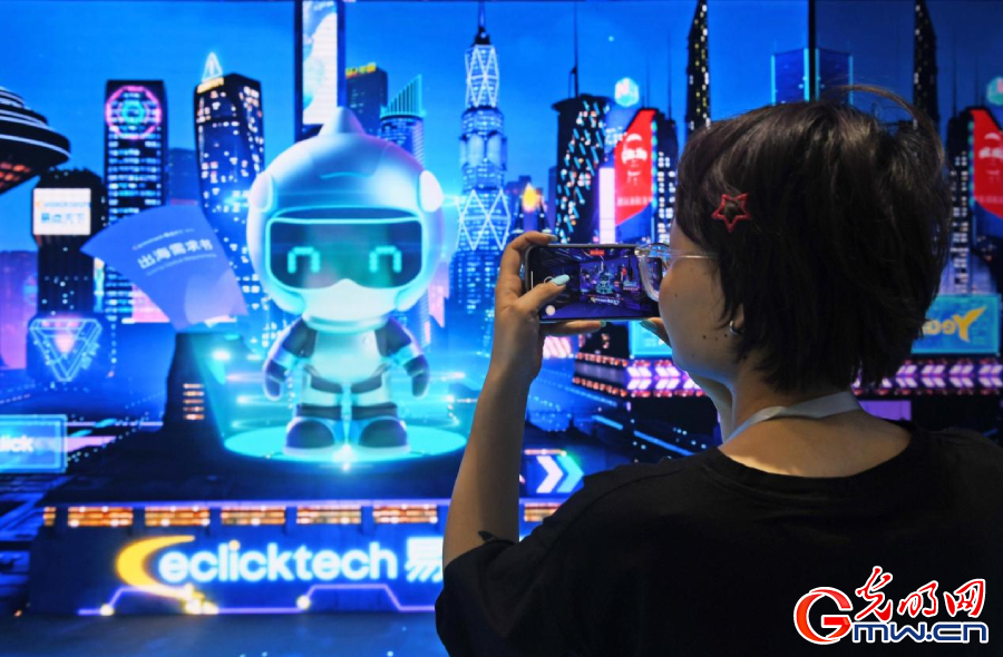 組圖丨AI、網(wǎng)絡(luò)安全、跨境電商……數(shù)字經(jīng)濟(jì)如此 “陜”耀