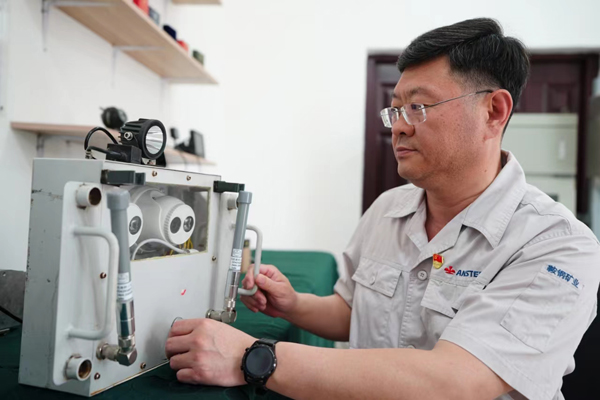 工作中的馬連成。受訪者供圖