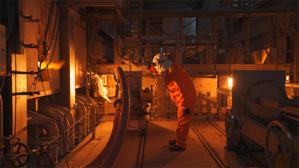 浮法玻璃生產(chǎn)線。受訪者供圖