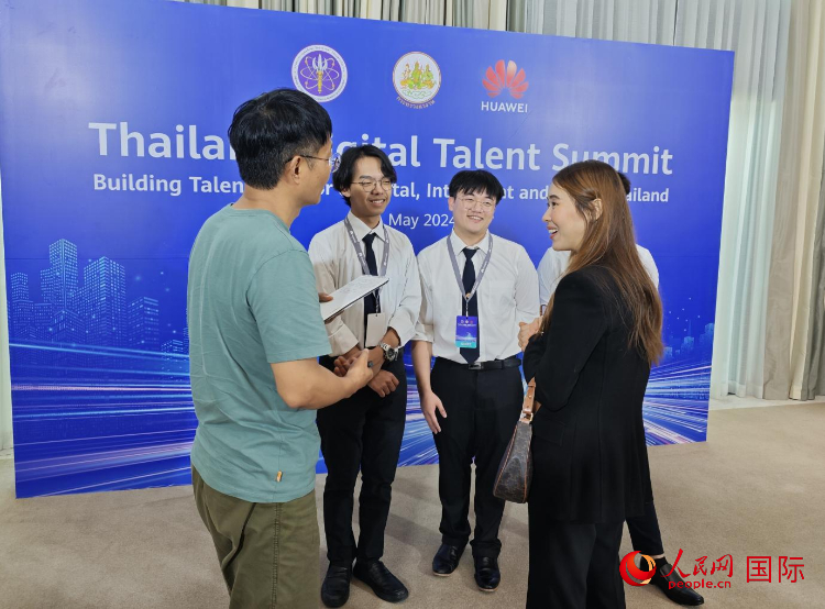 泰國國立法政大學(xué)學(xué)生接受本網(wǎng)采訪。李映民攝