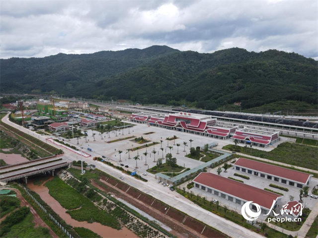 航拍云南磨憨口岸。 人民網(wǎng)記者 符皓攝