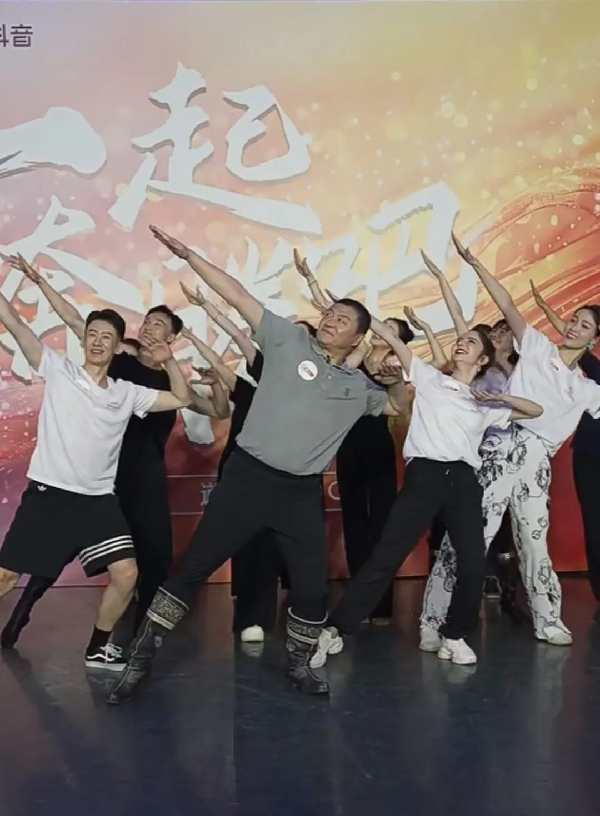 講好中華民族共同體故事，讓網(wǎng)絡(luò)“連心”更“聚心”