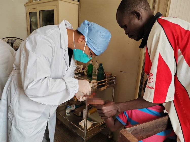 第20批援中非中國醫(yī)療隊:不以山海為遠 傳播仁心仁術(shù)