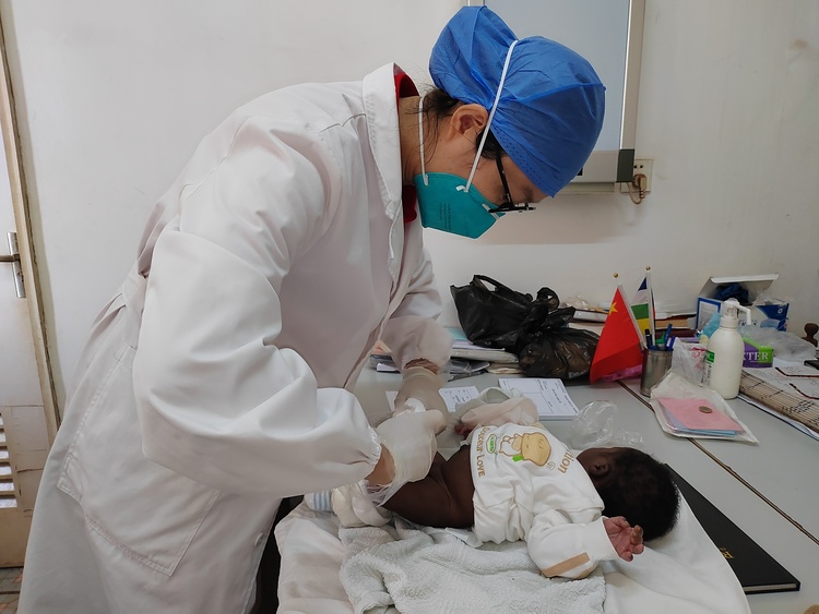 第20批援中非中國醫(yī)療隊:不以山海為遠 傳播仁心仁術(shù)