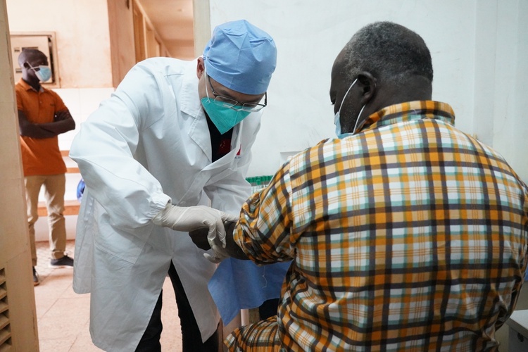 第20批援中非中國醫(yī)療隊:不以山海為遠 傳播仁心仁術(shù)