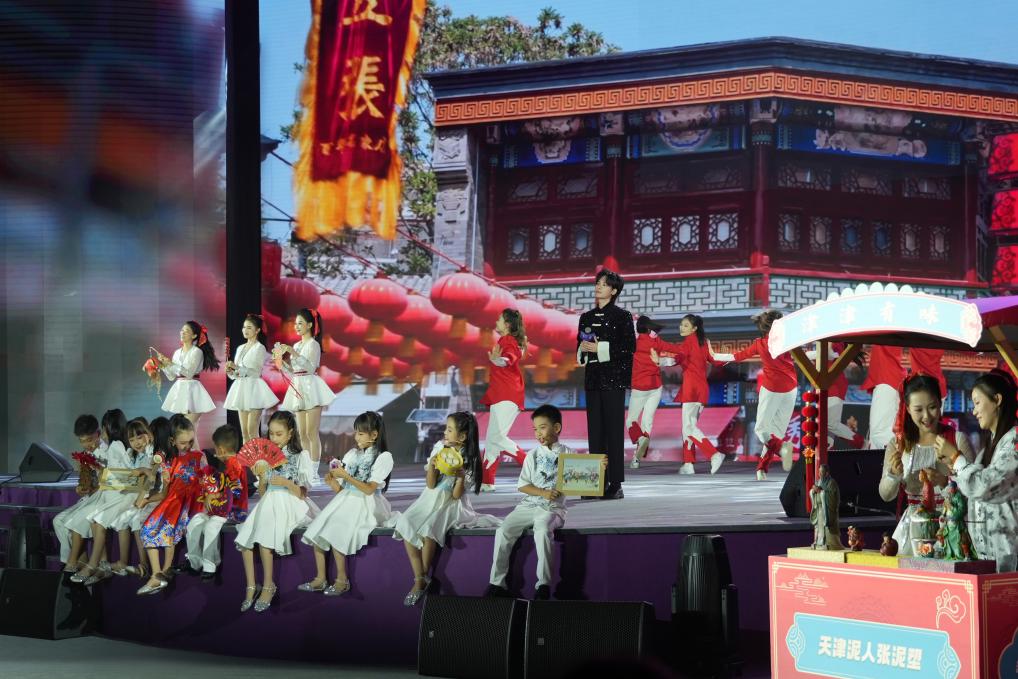 《津門謠》節(jié)目現(xiàn)場。人民網(wǎng)記者 于凱攝