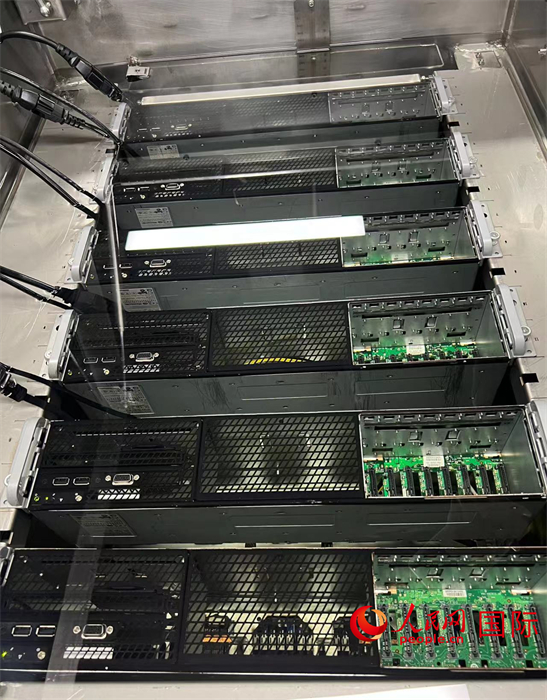 液冷服務(wù)器。人民網(wǎng)記者曾書柔攝