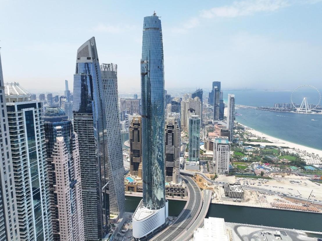 圖中最高建筑即為迪拜藍(lán)天酒店。中鐵十八局供圖