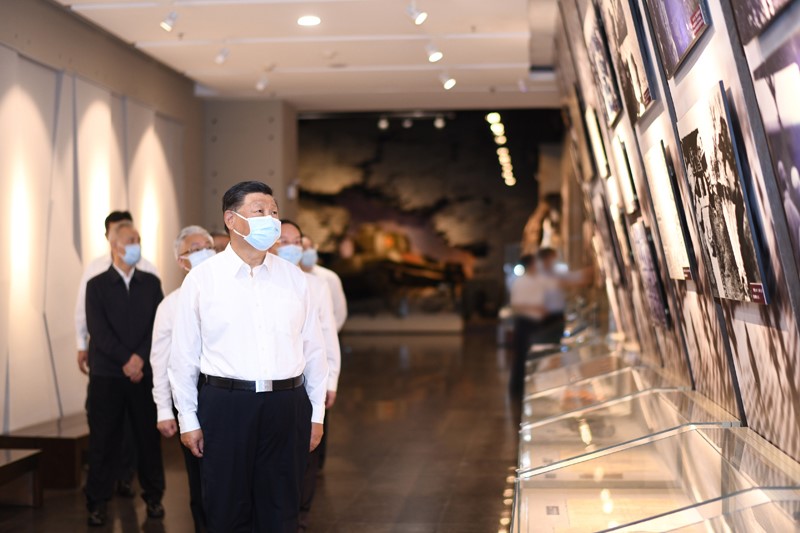 2022年8月16日至17日，中共中央總書記、國家主席、中央軍委主席習近平在遼寧考察。這是16日下午，習近平在錦州市考察遼沈戰(zhàn)役紀念館。 新華社記者 燕雁 攝