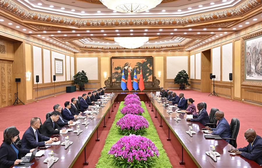 9月2日上午，國(guó)家主席習(xí)近平在北京人民大會(huì)堂會(huì)見(jiàn)來(lái)華出席中非合作論壇北京峰會(huì)的剛果（金）總統(tǒng)齊塞克迪。