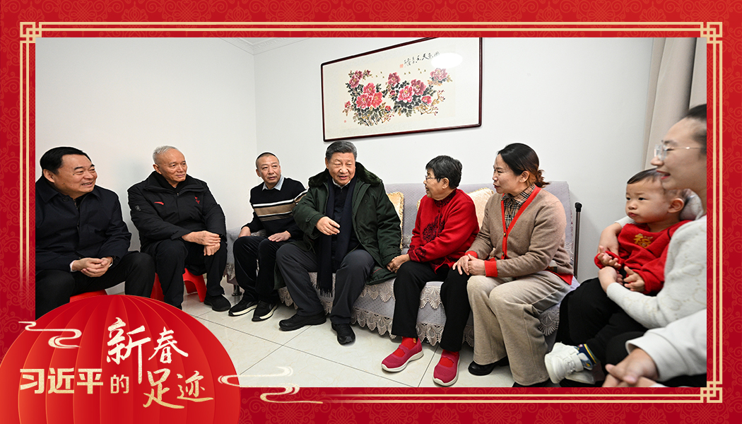 2025年1月23日，農(nóng)歷新年前夕，習(xí)近平總書記在遼寧沈陽(yáng)大東區(qū)長(zhǎng)安街道長(zhǎng)安小區(qū)考察時(shí)，走進(jìn)居民郎素蘭家中看望。