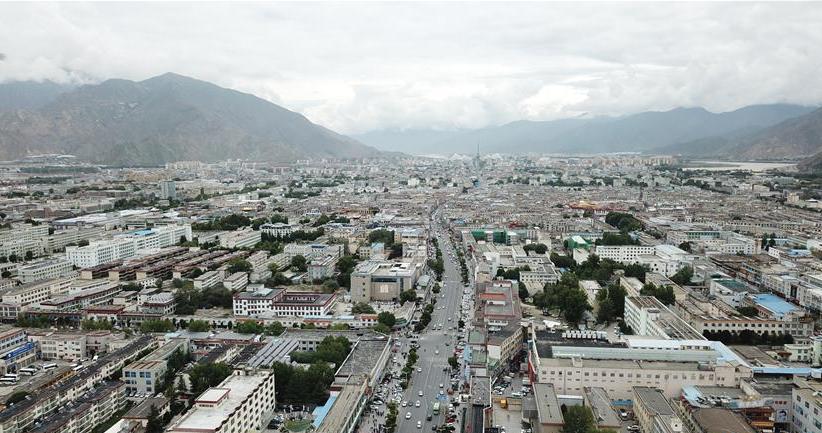 8月10日無人機拍攝的拉薩城市一景。新華社記者 王益亮 攝.jpg