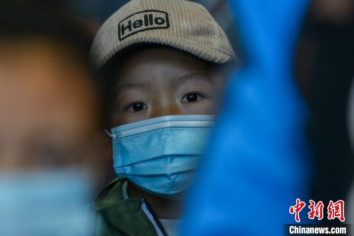 醫(yī)生介紹，孩子們治療后再遵醫(yī)囑服用一段時間藥物后，便可康復(fù)。　江飛波 攝