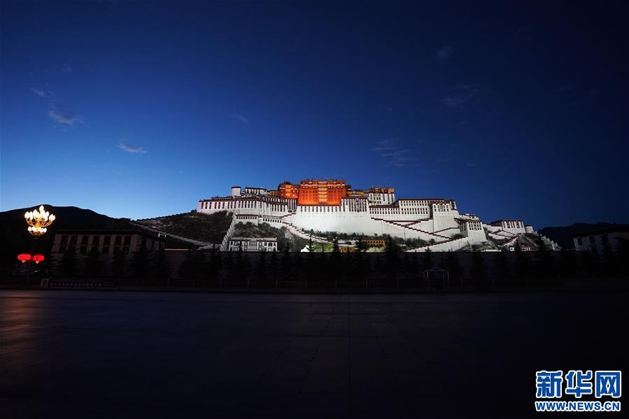 (新華視界)(1)布達拉宮夜色