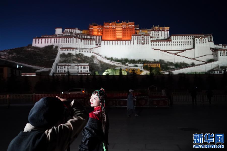 (新華視界)(5)布達拉宮夜色