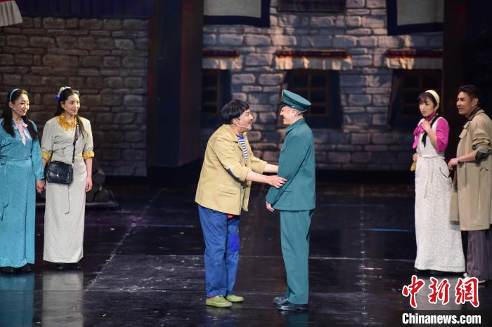 圖為西藏本土話劇《八廓街北院》演出現(xiàn)場(chǎng)?！?攝