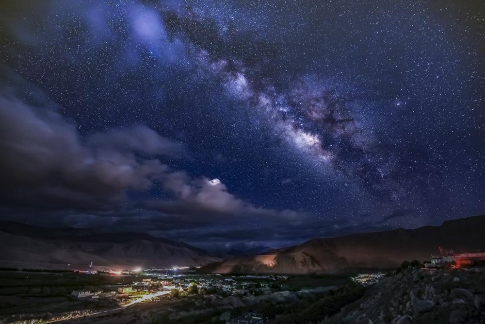 絕美星河。貢覺群培攝