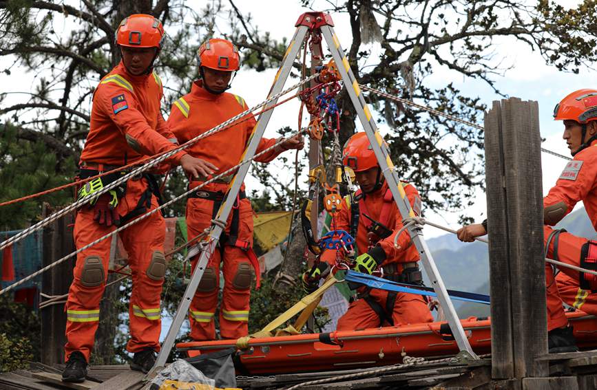 三腳架設(shè)置錨點(diǎn)。西繞拉翁攝