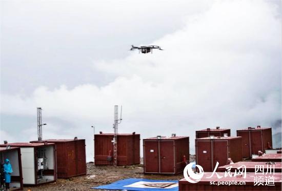 四川甘孜雅江縣引入無人機(jī)運(yùn)輸，拓寬群眾致富增收新渠道。（圖片由雅江縣委宣傳部提供）