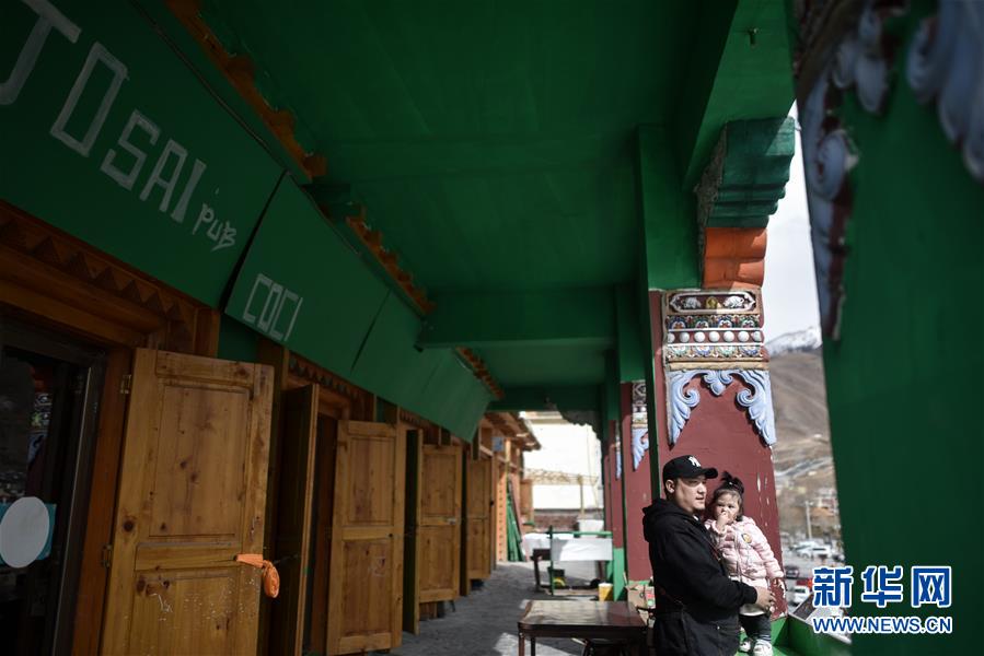 (玉樹抗震救災10周年·圖片故事)(4)才仁俄賽與他的“JoSai Pub”