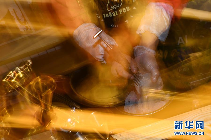 (玉樹抗震救災10周年·圖片故事)(10)才仁俄賽與他的“JoSai Pub”