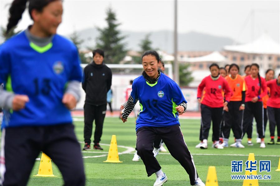 （體育·專題）（14）足球——踢球吧！草原女孩