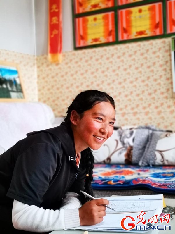 挪窮窩，拔窮根——青海澤庫(kù)移民安置點(diǎn)里的新生活