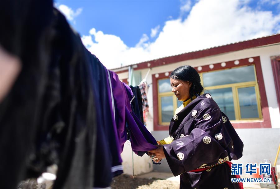 （走向我們的小康生活）（3）青?，敹啵狐S河源的幸福村