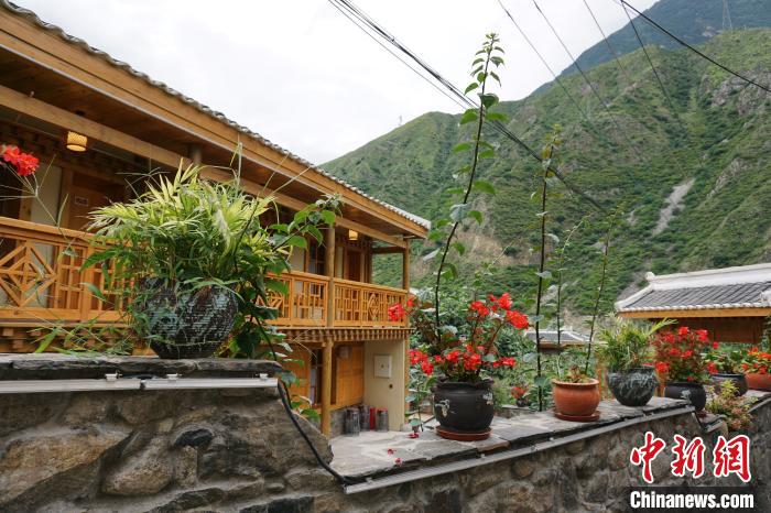 若吉村民宿?！∽g 攝