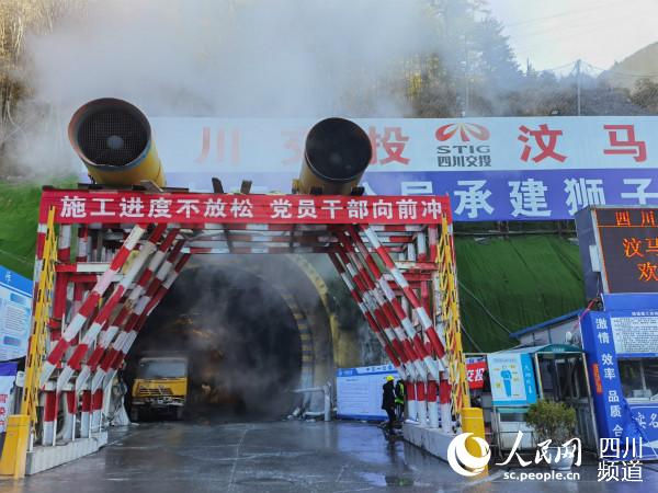 獅子坪隧道口。郭瑩 攝