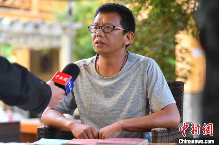 圖為和澗秋接受記者采訪。　劉冉陽(yáng) 攝