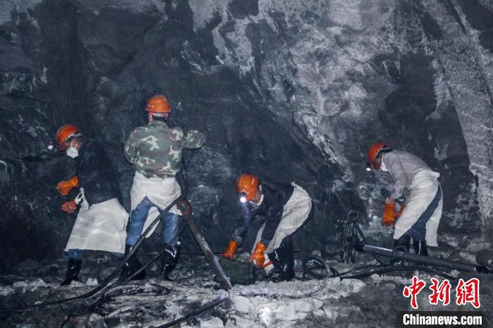 隧道開挖作業(yè)施工現(xiàn)場?！】蛋蛡髅焦﹫D