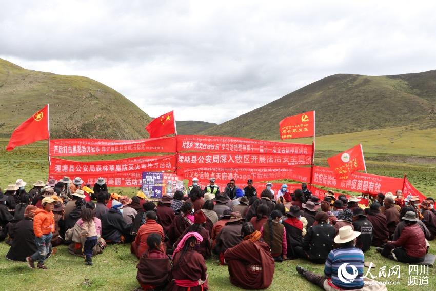 草地上宣講。巴登攝