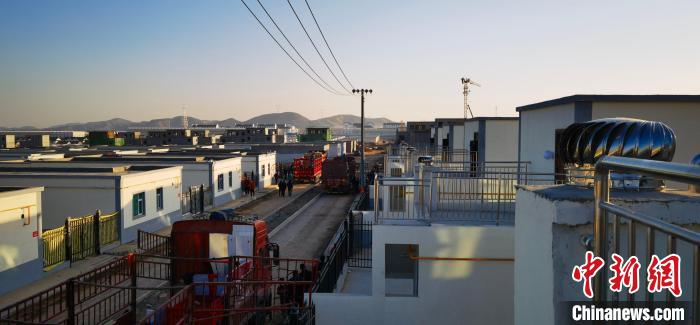 圖為蘭州新區(qū)移民安置區(qū)?！∥航ㄜ?攝