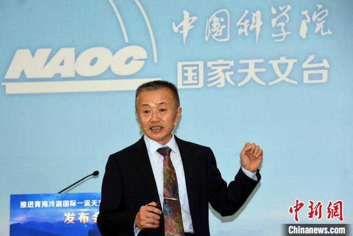 中科院國(guó)家天文臺(tái)冷湖基地首席研究員鄧?yán)畈沤榻B冷湖選址相關(guān)情況。　<a target='_blank' href='/'><p  align=