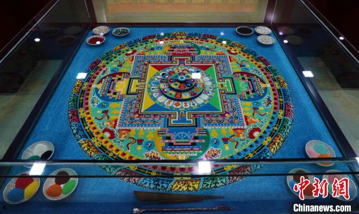 圖為藏醫(yī)藥佛壇城?！●R銘言 攝